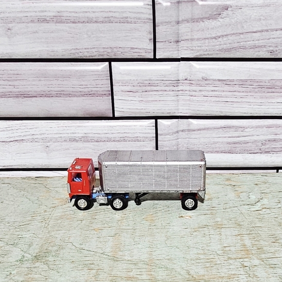 Lindberg Other - Lindberg Mini Lindy Ford Cross Country Tractor Trailer #24 HO Scale Red & Silver